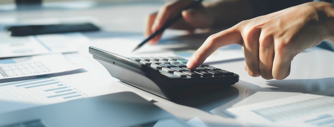 How are unfair dismissal claims calculated?